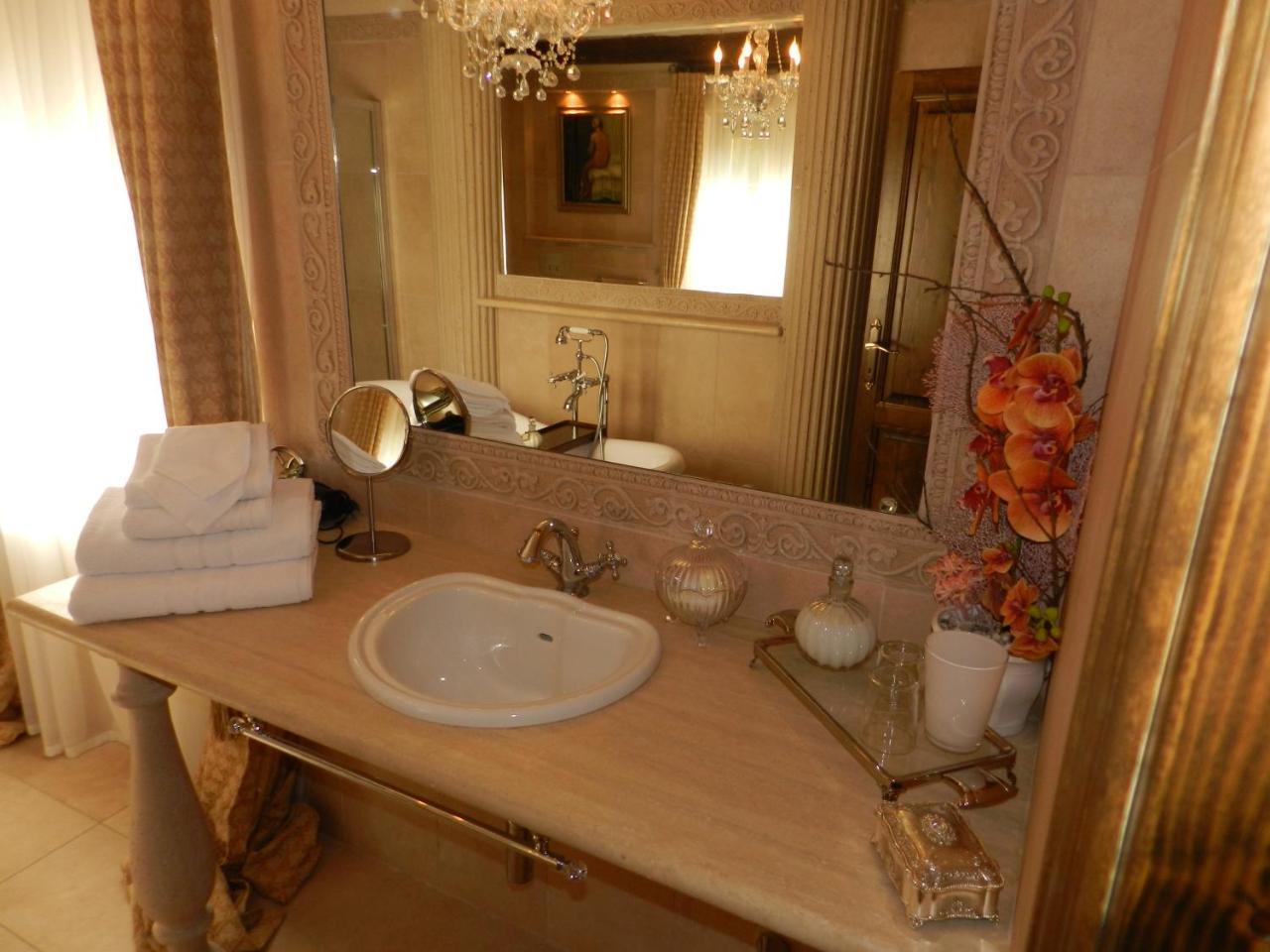 Villa Bertagni Кастельнуово-ді-Гарфаньяна Номер фото