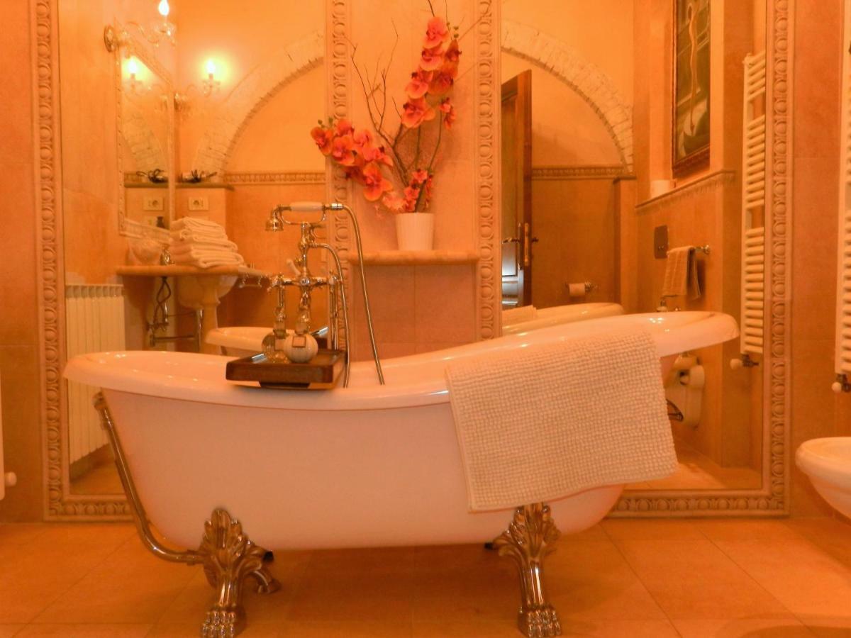 Villa Bertagni Кастельнуово-ді-Гарфаньяна Екстер'єр фото